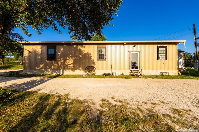 165 Trent Rd S, Kerrville, TX 78028