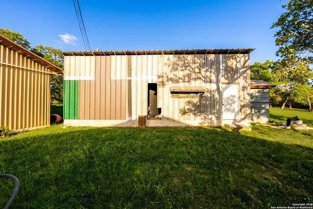 165 Trent Rd S, Kerrville, TX 78028