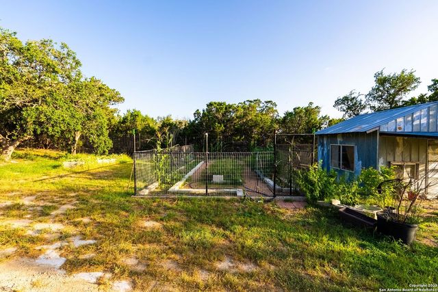 165 Trent Rd S, Kerrville, TX 78028