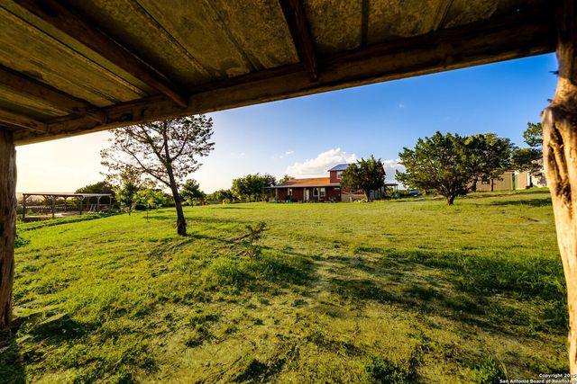 165 Trent Rd S, Kerrville, TX 78028