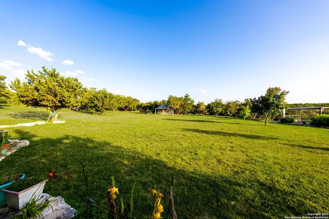 165 Trent Rd S, Kerrville, TX 78028