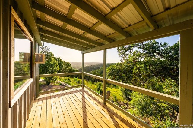 165 Trent Rd S, Kerrville, TX 78028