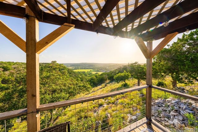 165 Trent Rd S, Kerrville, TX 78028