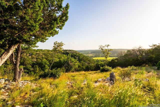 165 Trent Rd S, Kerrville, TX 78028