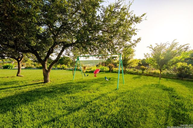 165 Trent Rd S, Kerrville, TX 78028