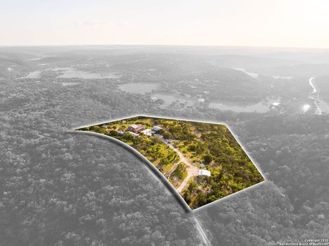 165 Trent Rd S, Kerrville, TX 78028