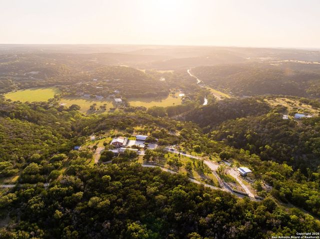 165 Trent Rd S, Kerrville, TX 78028