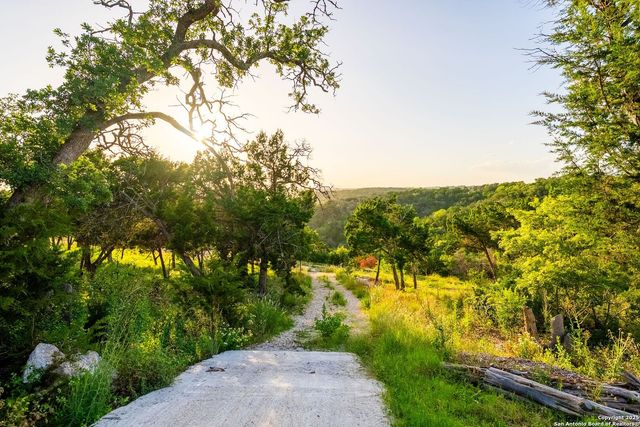 165 Trent Rd S, Kerrville, TX 78028