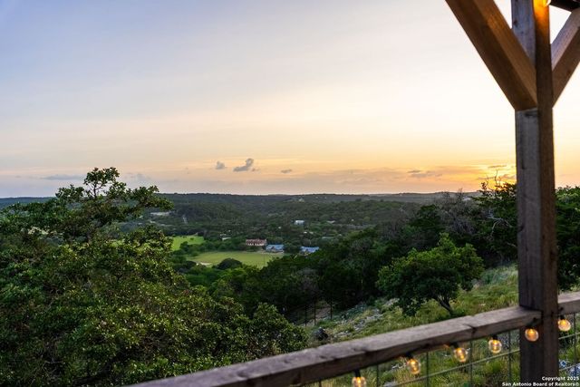 165 Trent Rd S, Kerrville, TX 78028