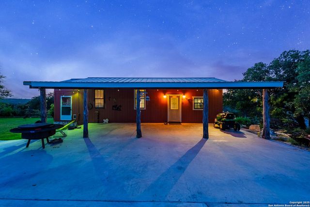 165 Trent Rd S, Kerrville, TX 78028