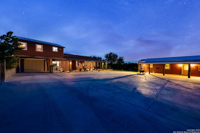 165 Trent Rd S, Kerrville, TX 78028