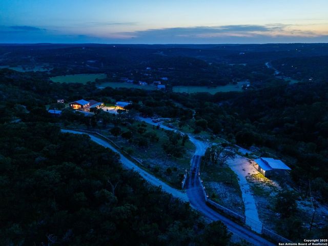 165 Trent Rd S, Kerrville, TX 78028