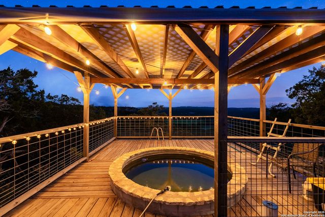 165 Trent Rd S, Kerrville, TX 78028