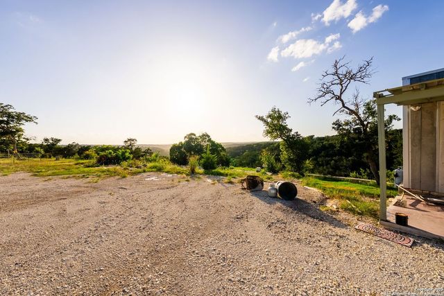 165 Trent Rd S, Kerrville, TX 78028