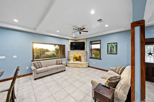 165 Trent Rd S, Kerrville, TX 78028