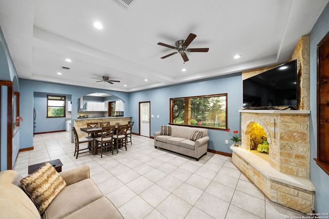 165 Trent Rd S, Kerrville, TX 78028