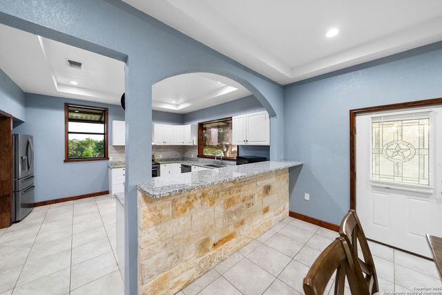 165 Trent Rd S, Kerrville, TX 78028