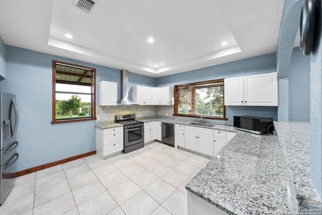 165 Trent Rd S, Kerrville, TX 78028