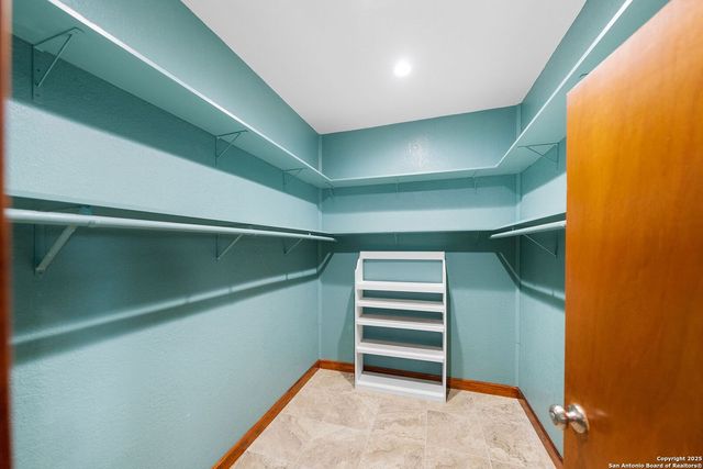 165 Trent Rd S, Kerrville, TX 78028