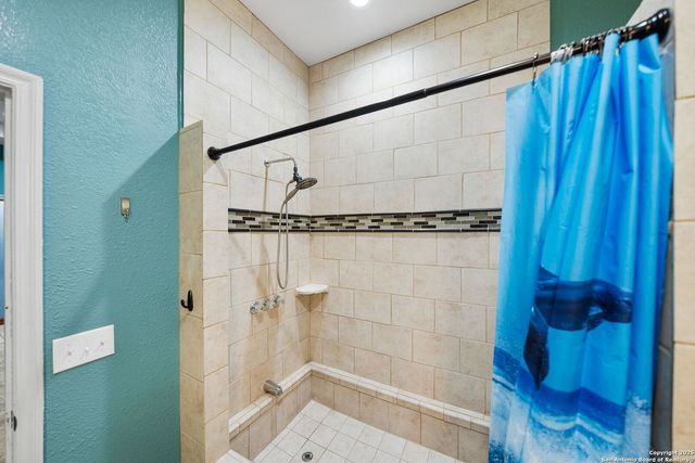 165 Trent Rd S, Kerrville, TX 78028