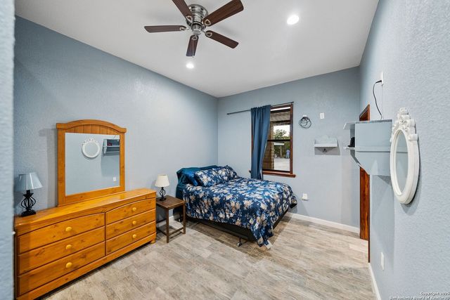 165 Trent Rd S, Kerrville, TX 78028