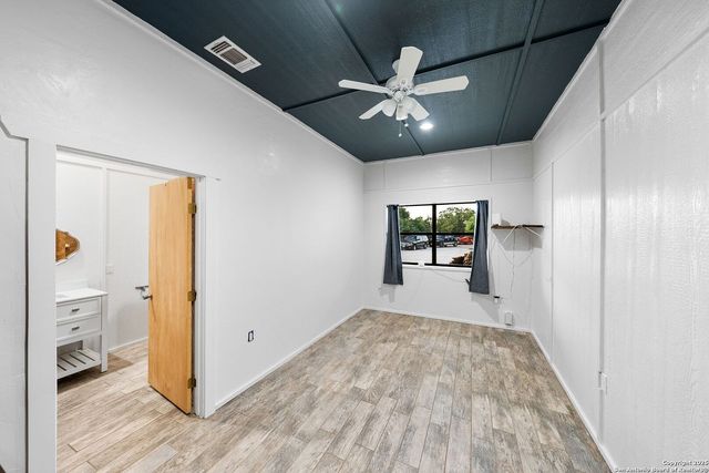 165 Trent Rd S, Kerrville, TX 78028