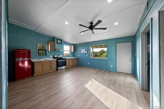 165 Trent Rd S, Kerrville, TX 78028