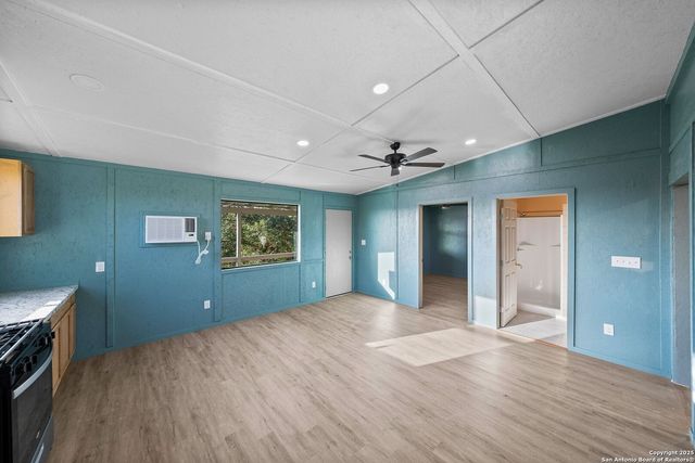 165 Trent Rd S, Kerrville, TX 78028