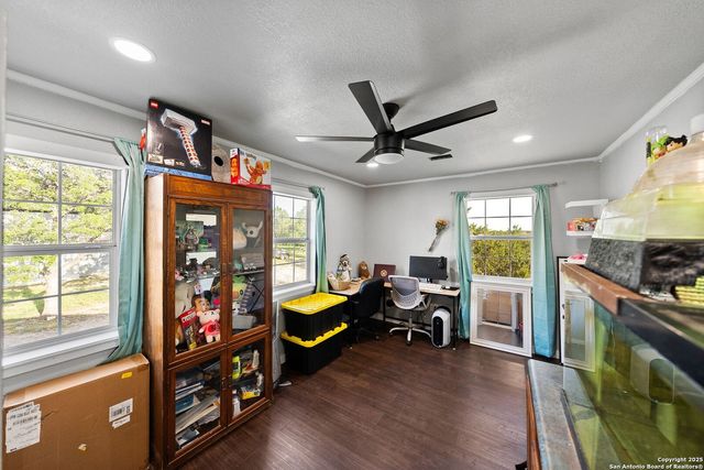 165 Trent Rd S, Kerrville, TX 78028