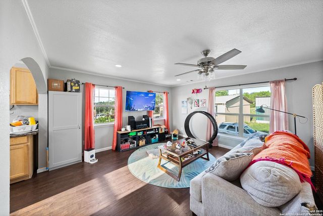 165 Trent Rd S, Kerrville, TX 78028