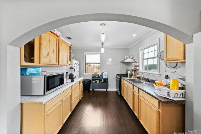 165 Trent Rd S, Kerrville, TX 78028