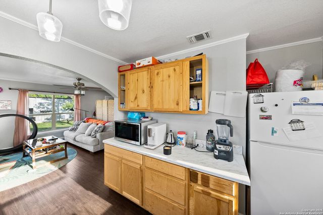 165 Trent Rd S, Kerrville, TX 78028