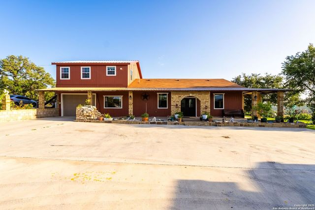 165 Trent Rd S, Kerrville, TX 78028