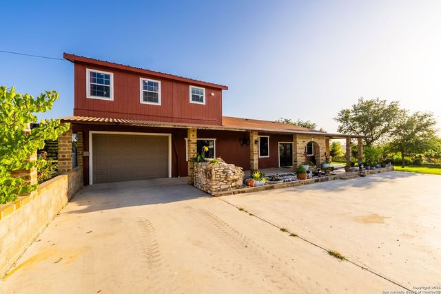 165 Trent Rd S, Kerrville, TX 78028