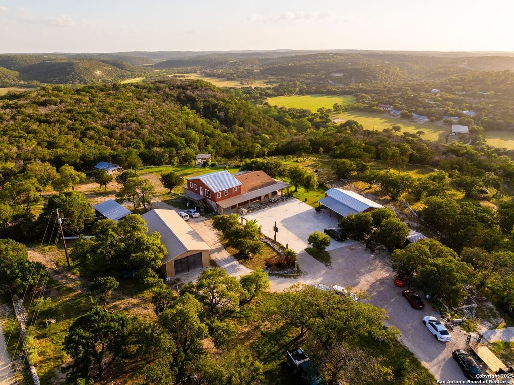 165 Trent Rd S, Kerrville, TX 78028