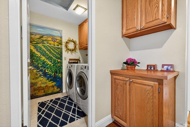 8536 Planetree Dr, Windsor, CA 95492