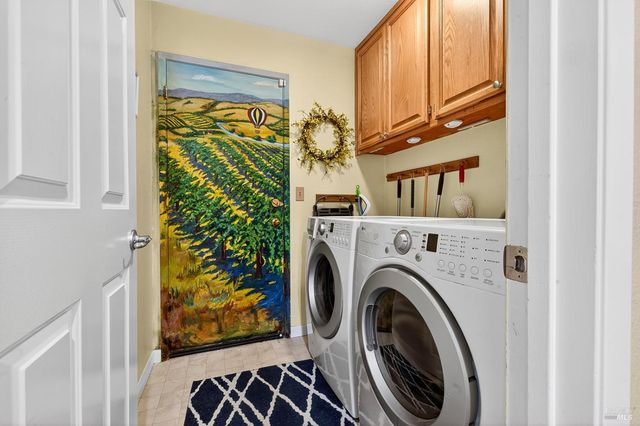 8536 Planetree Dr, Windsor, CA 95492