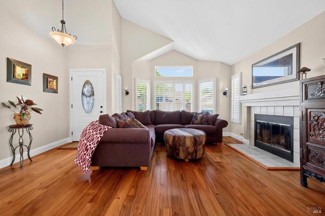 8536 Planetree Dr, Windsor, CA 95492