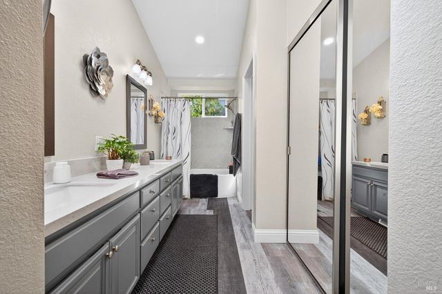 8536 Planetree Dr, Windsor, CA 95492