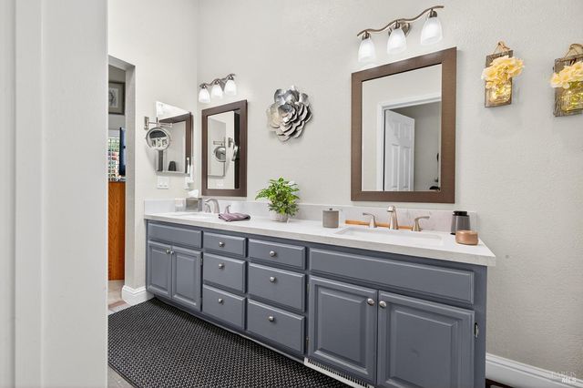 8536 Planetree Dr, Windsor, CA 95492