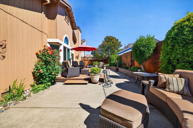 8536 Planetree Dr, Windsor, CA 95492