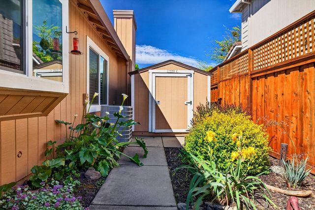 8536 Planetree Dr, Windsor, CA 95492