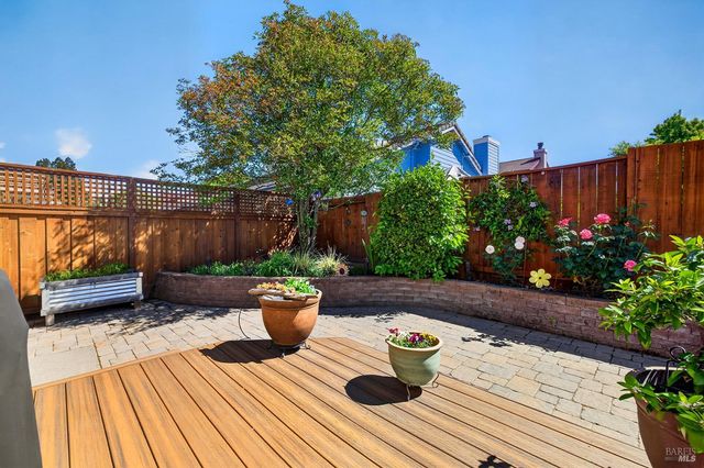 8536 Planetree Dr, Windsor, CA 95492