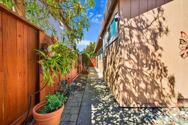 8536 Planetree Dr, Windsor, CA 95492