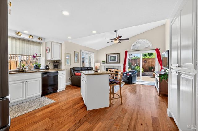 8536 Planetree Dr, Windsor, CA 95492