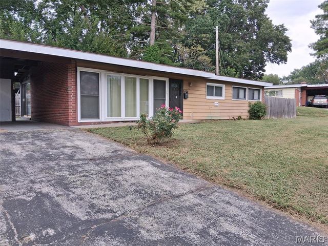 8337 Graybirch Drive, Berkeley, MO 63134
