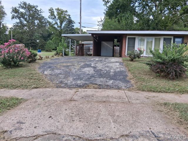8337 Graybirch Drive, Berkeley, MO 63134