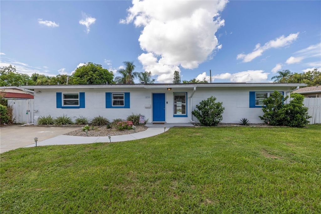 1200 76TH AVENUE N, St Petersburg, FL 33702