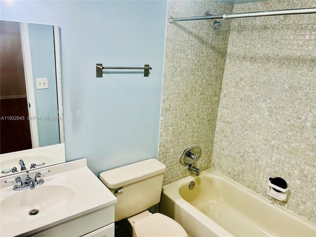 1021 Mockingbird Ln 215, Plantation, FL 33324