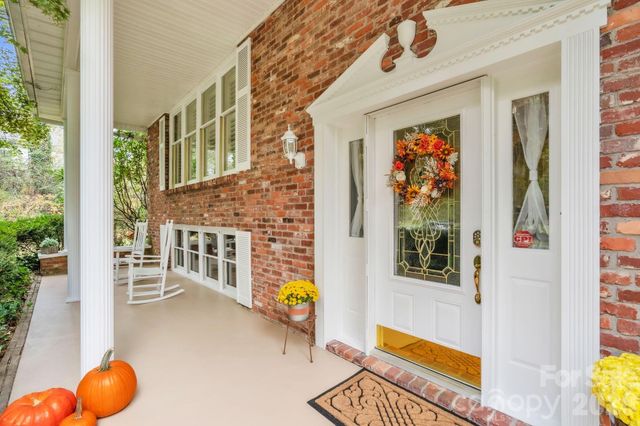 219 Raintree Drive, Hendersonville, NC 28791